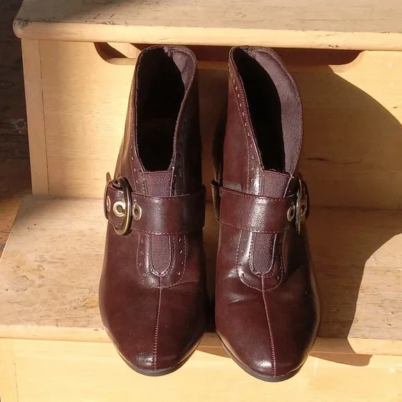 Brown vegan leather ankle booty with rubber soles - Picture 3 of 6